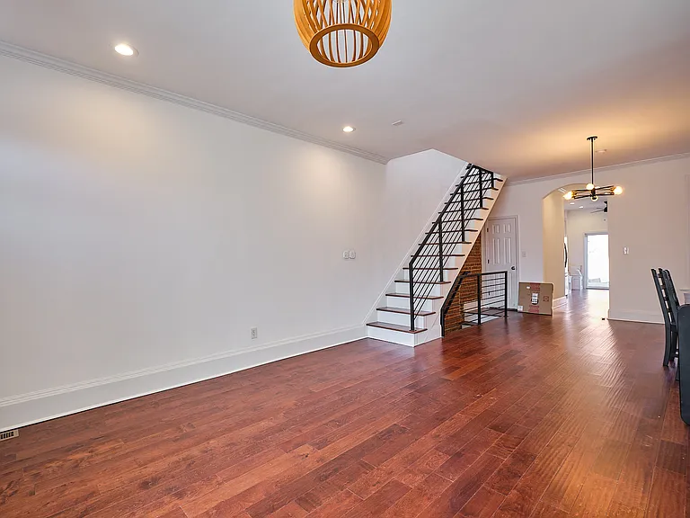 727 13th St NE — Photo 5