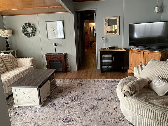 Spacious 18x15 living room 