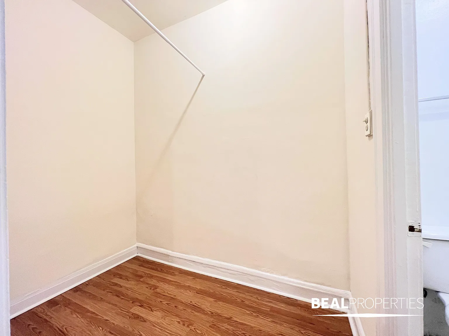 2827 N Burling — Photo 4