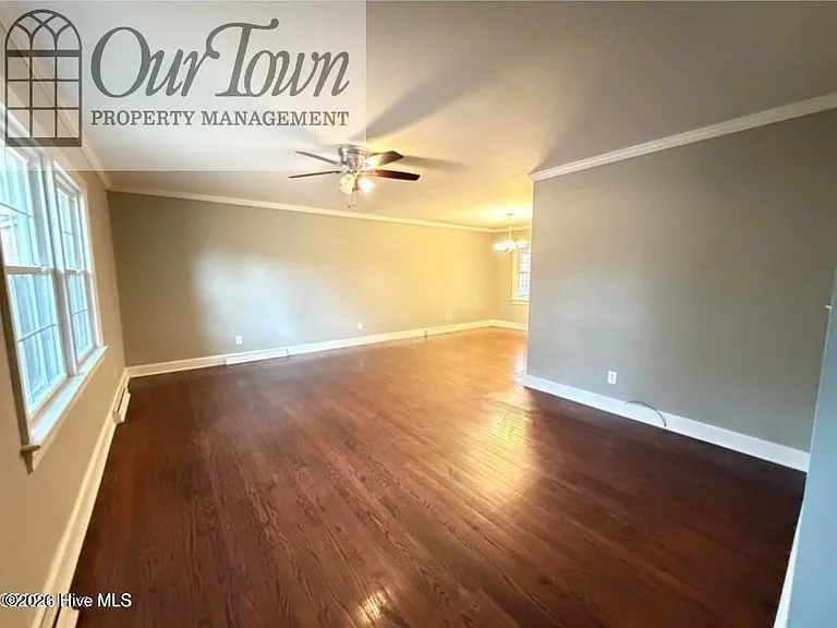 1711 Meadowbrook Ln W — Photo 3