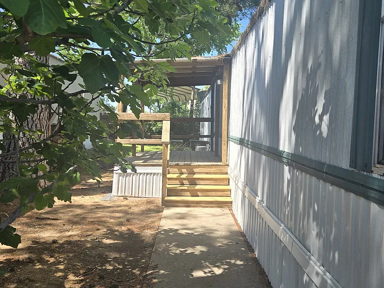 2000 S Burleson Blvd #15 — Photo 11