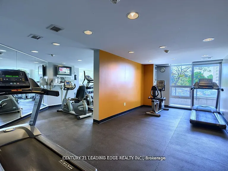 18 Valley Woods Rd #Penthouse 204 — Photo 39