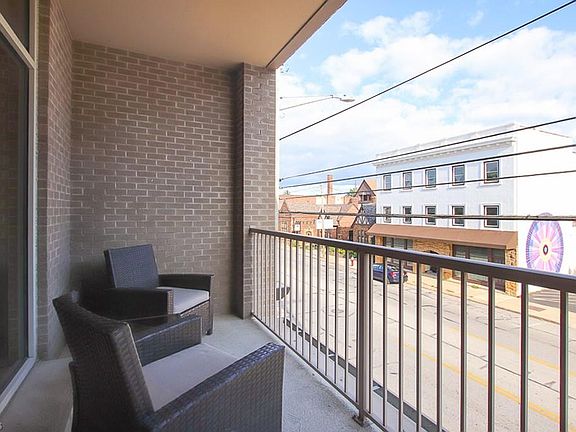 2nd image of 1411 Rosewood Ave APT 206