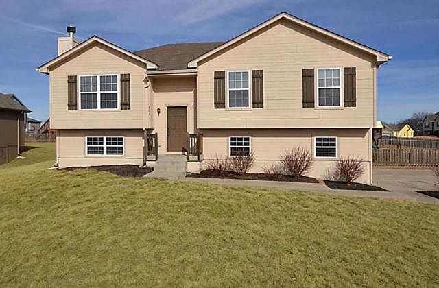 1st image of 504 NE 193rd St