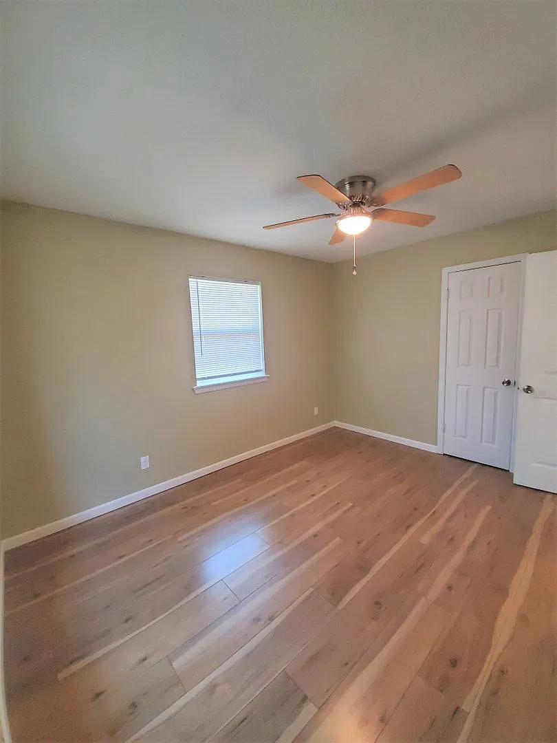3 Bed 1 Bath 2 Car Garage in Forest Park Addition NE OKC — Photo 3