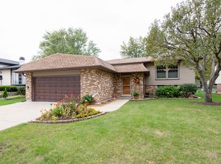 128 Coral Ln, Wheeling, IL 60090