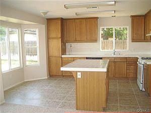 4th image of 589 S Soboba Ave