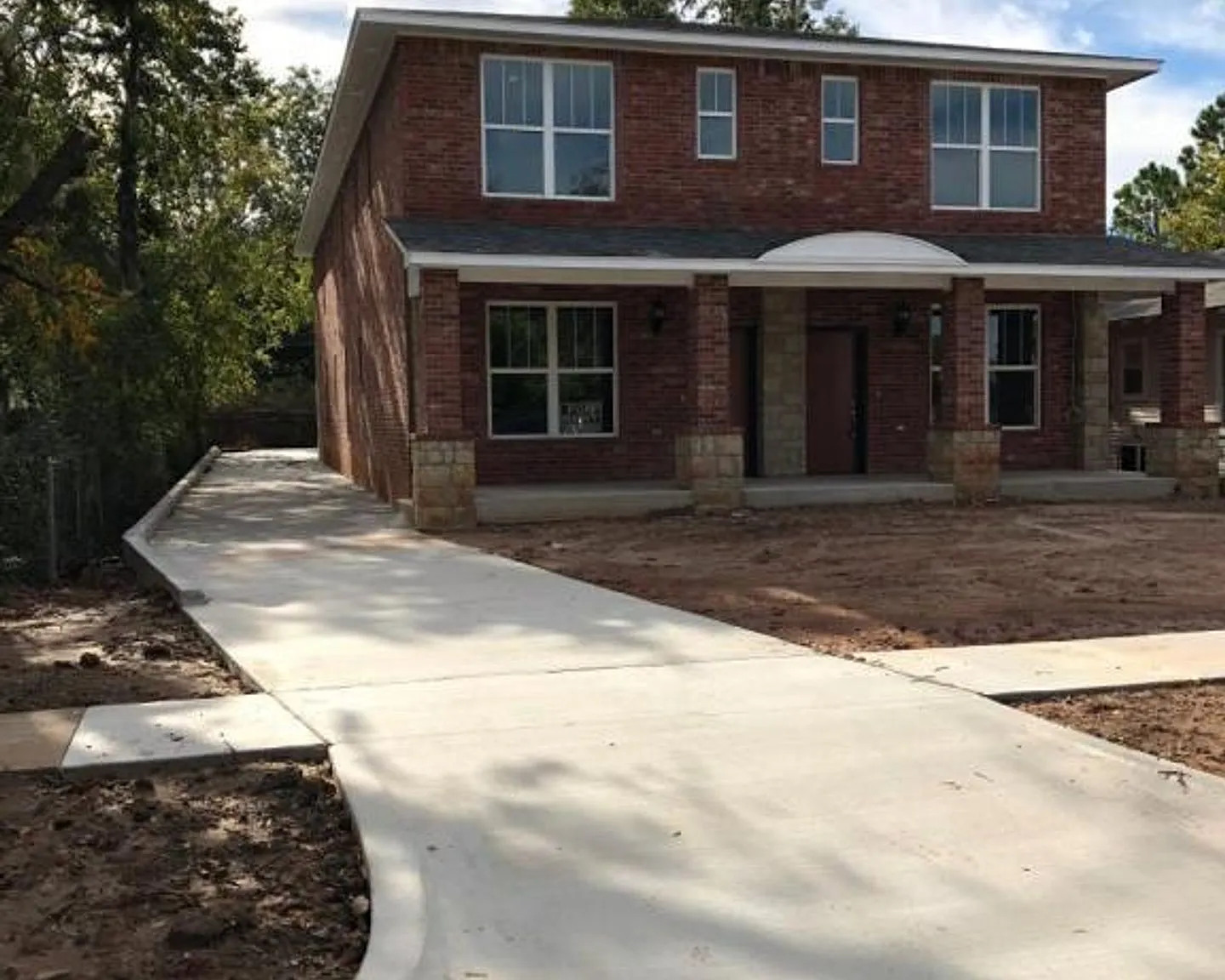 Preleasing - Aug 2027 - (5) Bed/(5) Bath Duplex Walking Distance To Campus! — Photo 1
