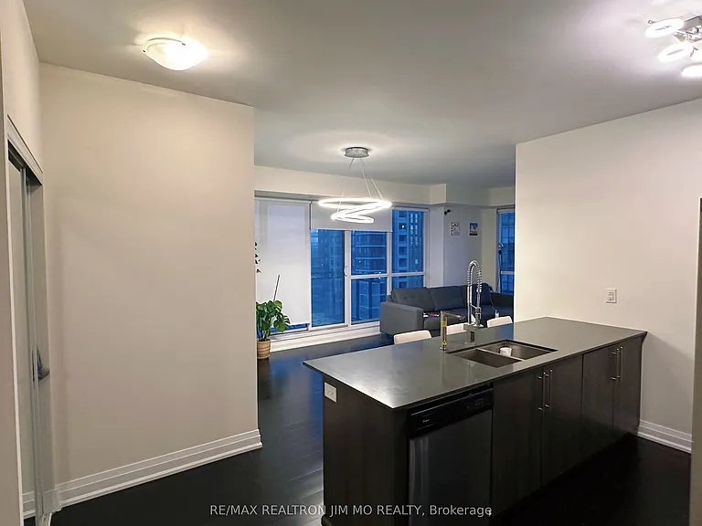510 Curran Pl #1704 — Photo 2