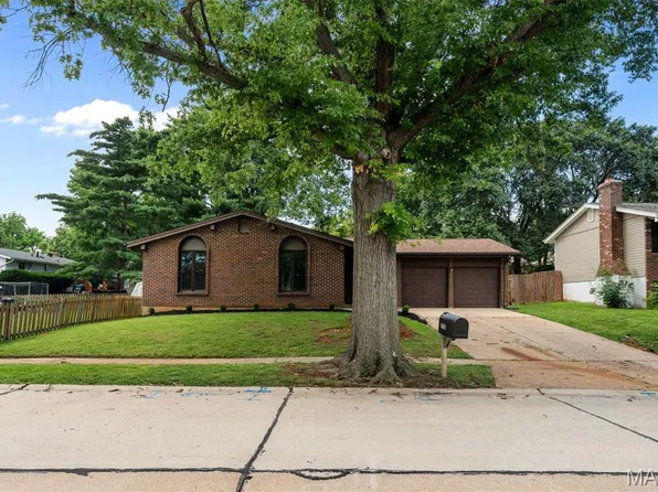 555 Braebridge Rd, Ballwin, MO 63021