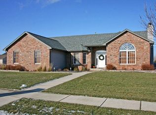 5205 Dove Dr, Springfield, IL 62711