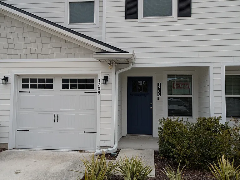 1708 Cocoanut Dr — Photo 1