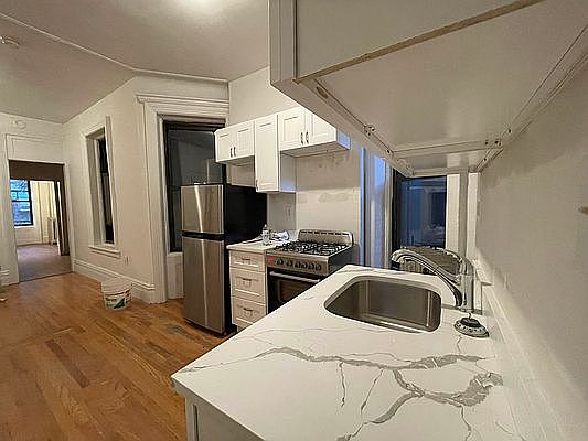 4th image of 312 E 84th St APT 2A