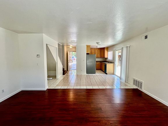 5th image of 975 Owsley Ave