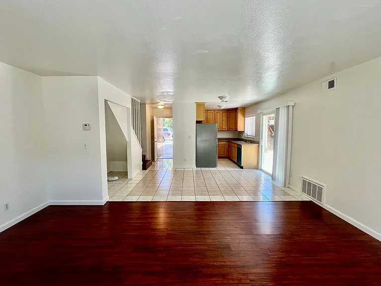 975 Owsley Ave — Photo 5