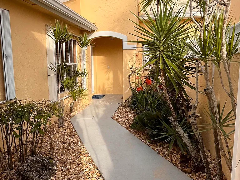 2660 Neaton Ct — Photo 3