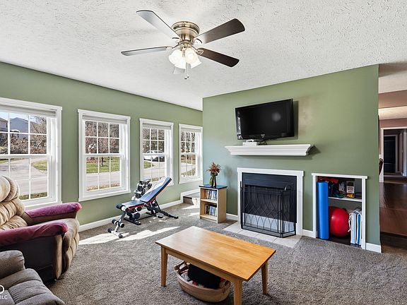 4th image of 1066 Elmwood Cir