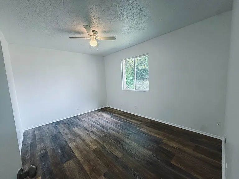 9906 Hundred Oaks Cir #B — Photo 14