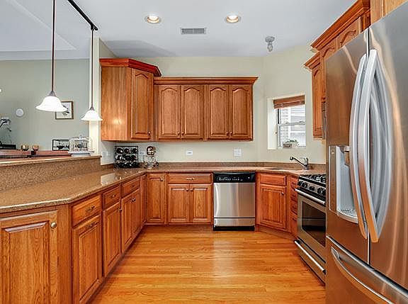 4th image of 4733 N Malden St APT 3N