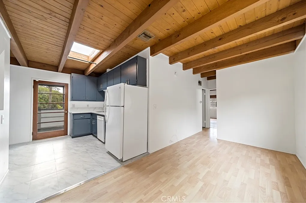 2 bed, 1000 sqft, $4,100 — Photo 3