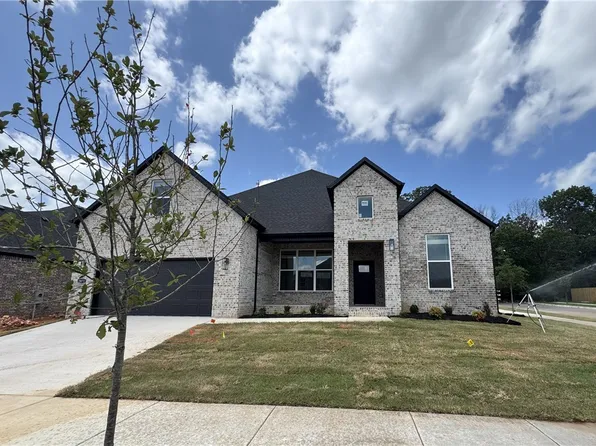 2871 N Grey Squirrel Dr, Fayetteville, AR 72704