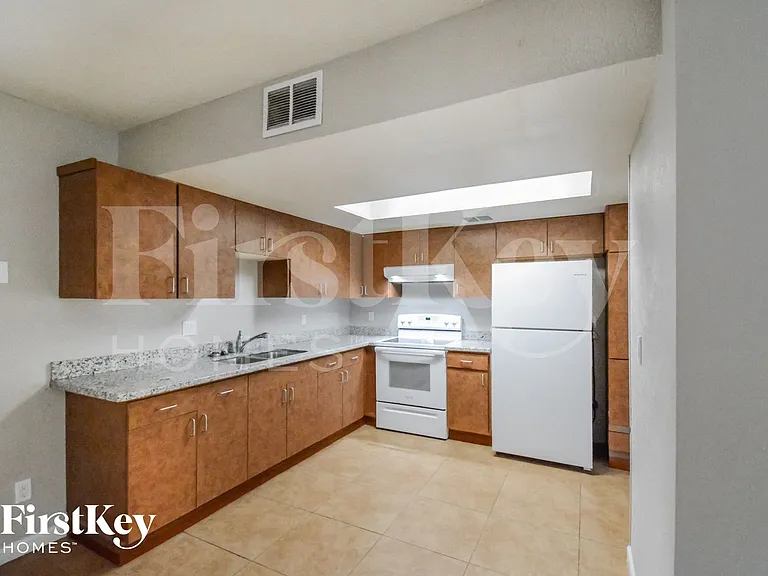 18216 N 24th Dr — Photo 5