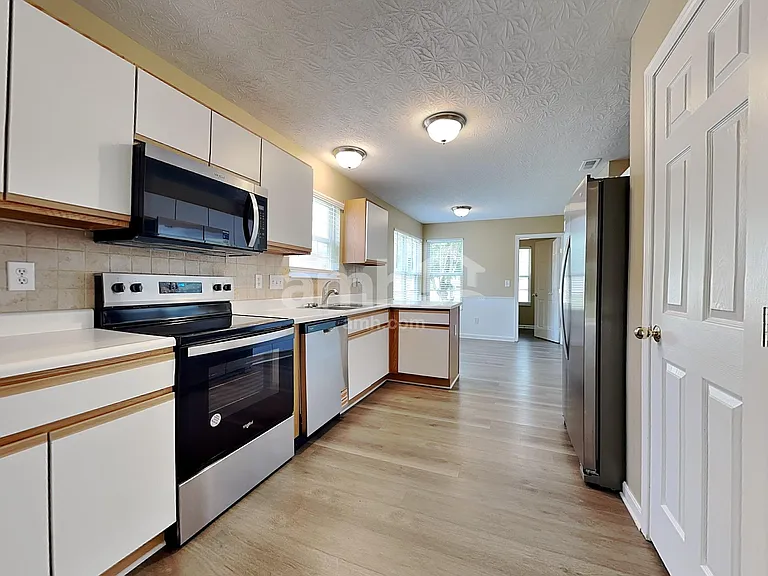 7783 Haverhill Ln — Photo 3