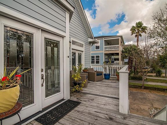 Wonderful decks in the front.