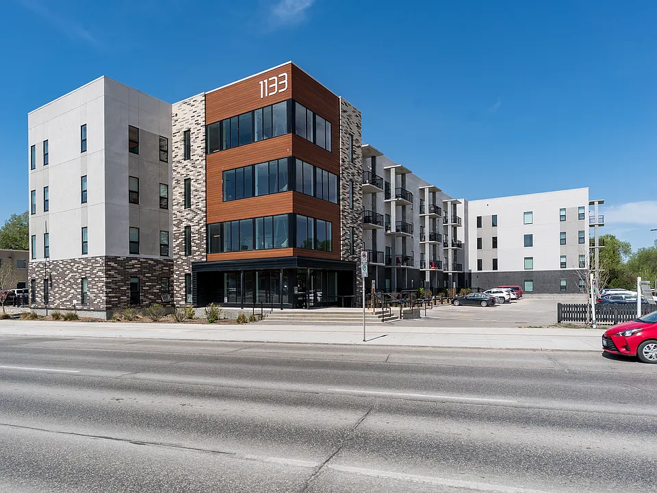 1133 Portage Ave #406
