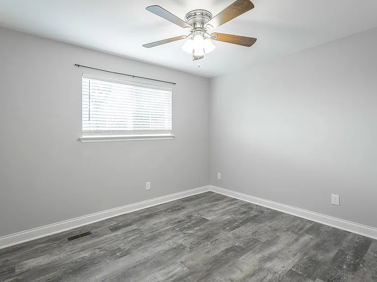 8214 Holly Crest Dr — Photo 27