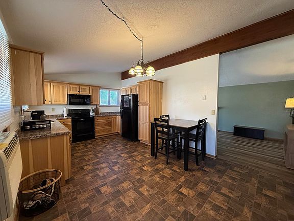 2nd image of 2522 Hiawatha Rd