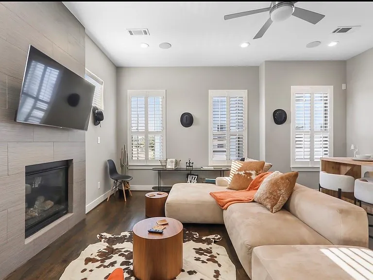 2911 Blodgett St — Photo 10