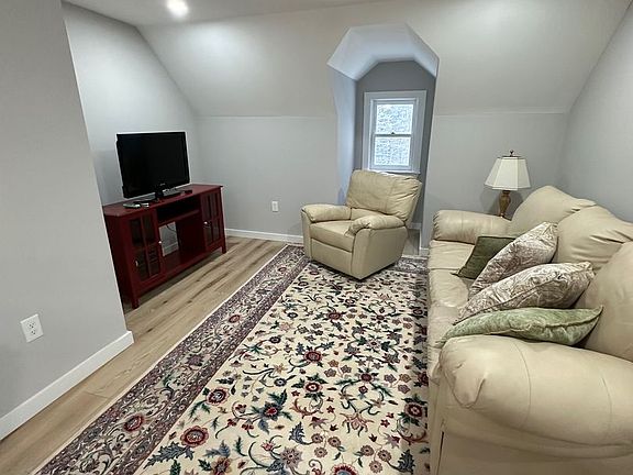 4th image of 89 Middle Winchendon Rd #1