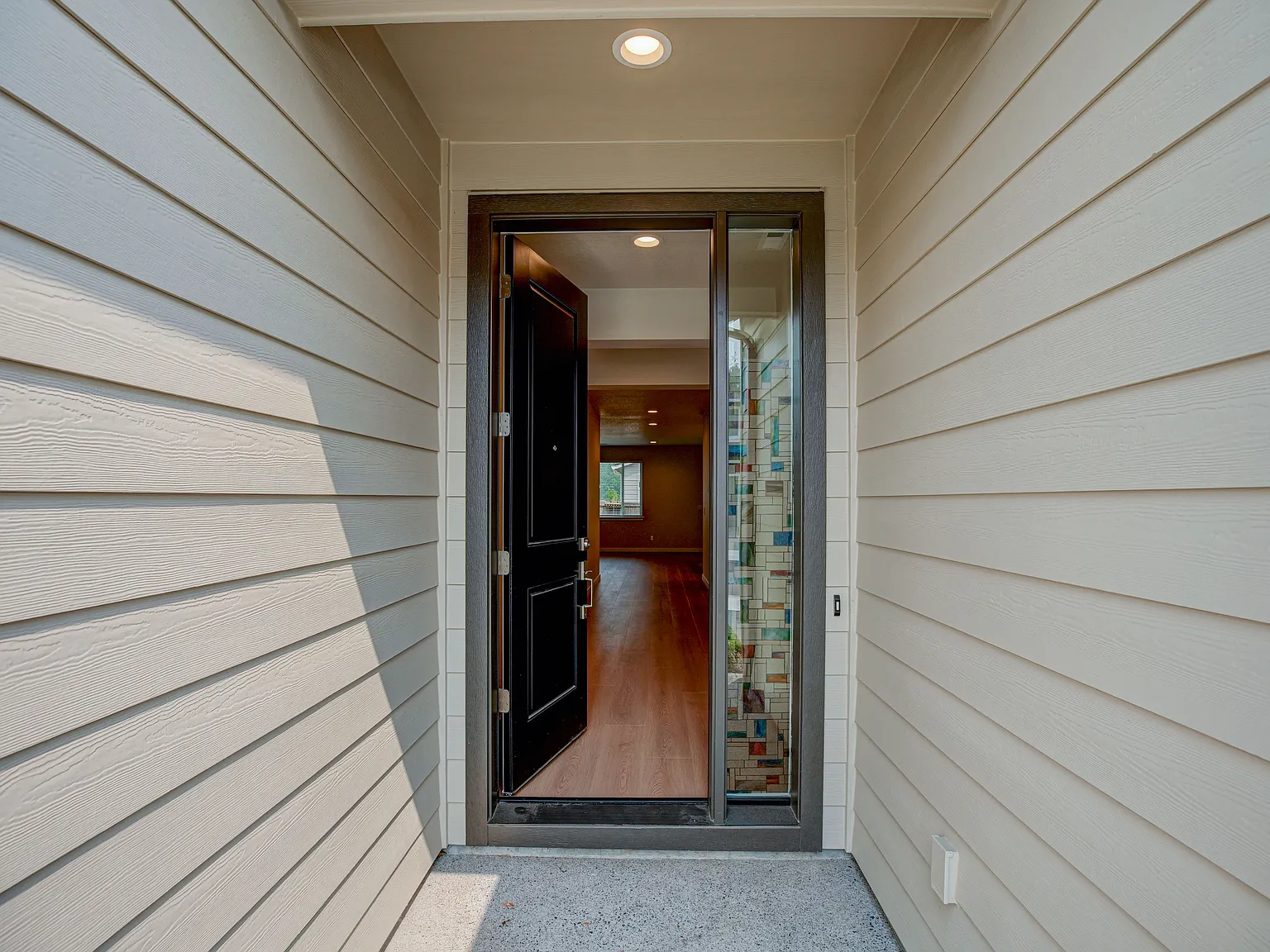4 bed, 2.5 bath, 2000 sqft, $3,000 — Photo 3