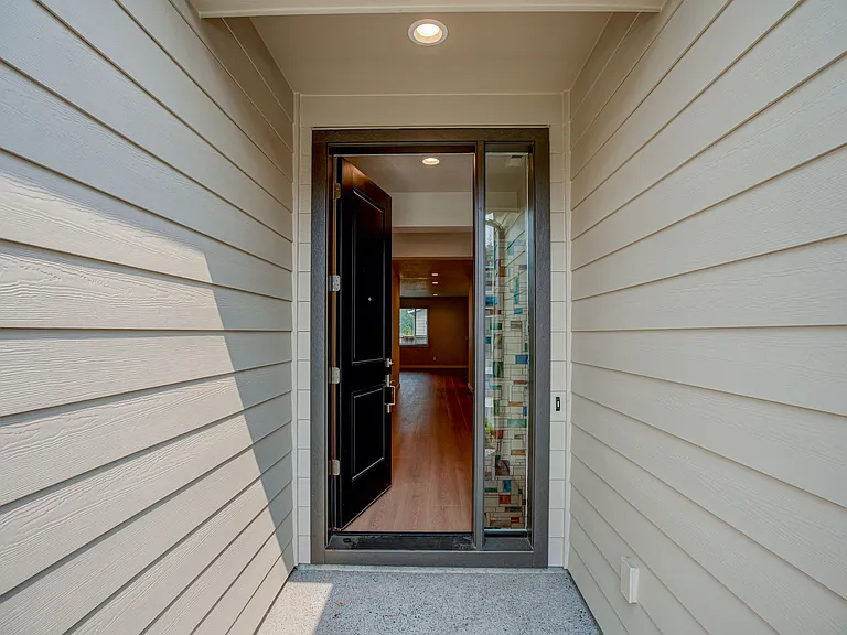 4102 NE 186th St — Photo 3