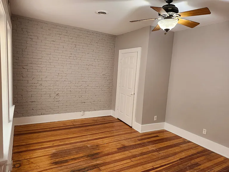 1804 E 3rd St #1804 F — Photo 4