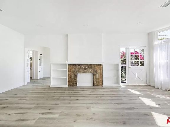 Living Room (East Facing)