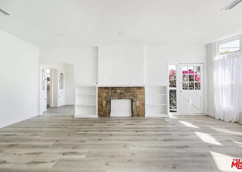 Living Room (East Facing)