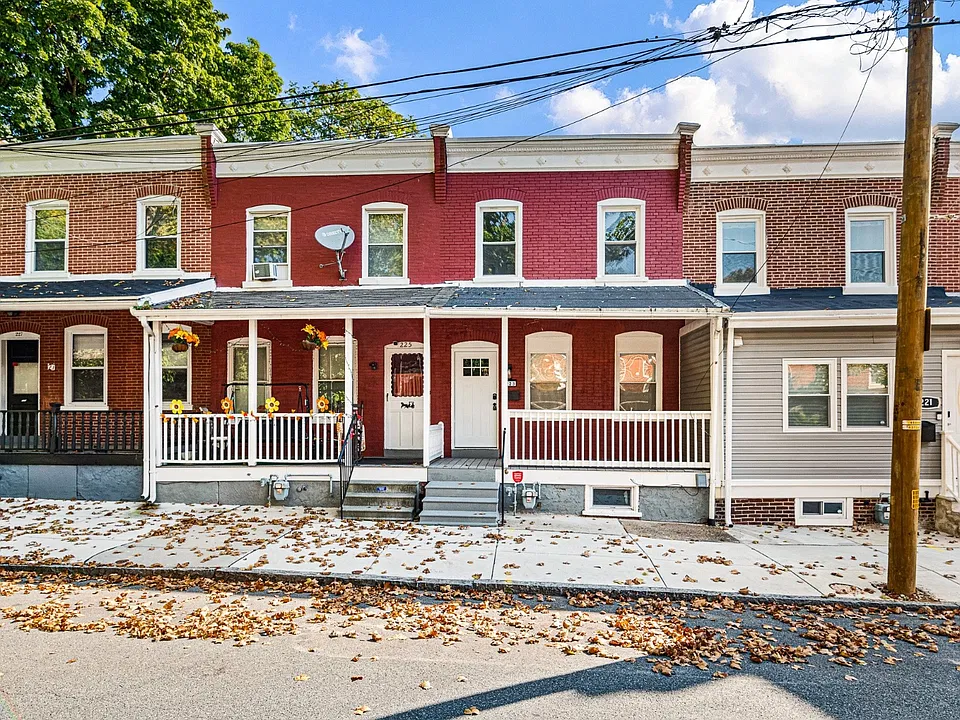 223 W 22nd St