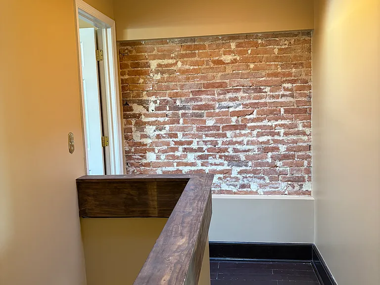 1012 W Pratt St — Photo 14