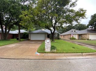 6006 Paradise Dr, Arlington, TX 76001