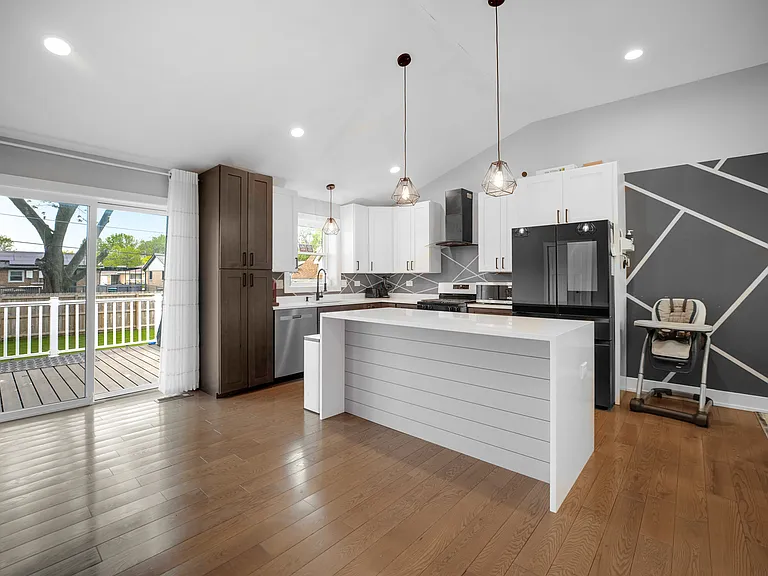 10324 S 81st Ave — Photo 3