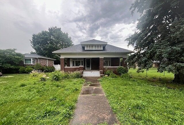 1st image of 604 N State St