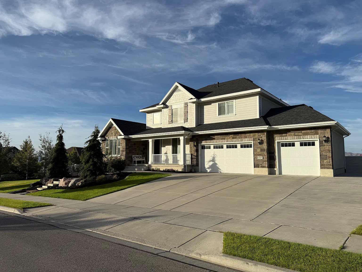 4 bed, 3.5 bath, 4011 sqft, $4,850 — Photo 2