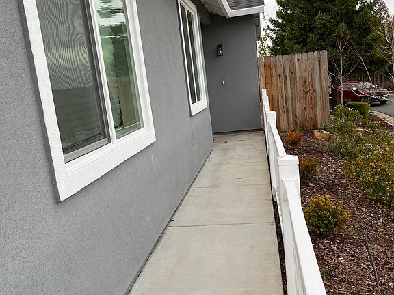 2nd image of 608 Jardin Ct
