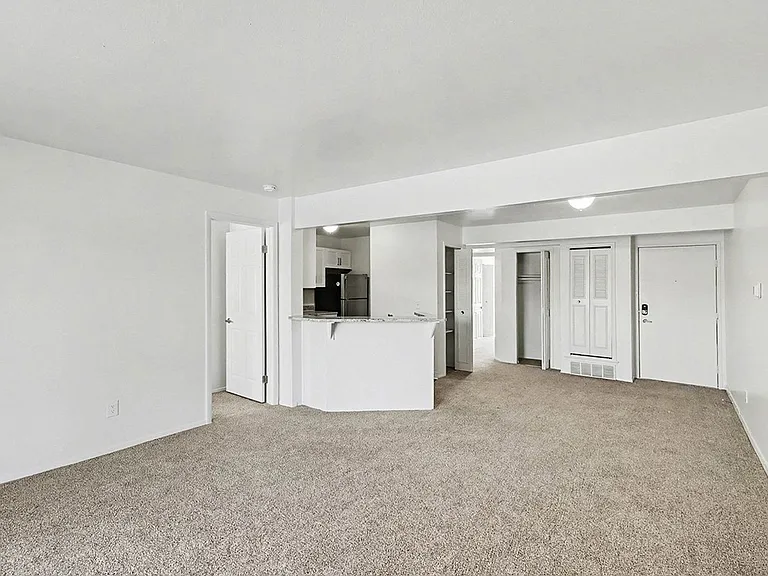 Trappers Cove Apartments — Photo 32