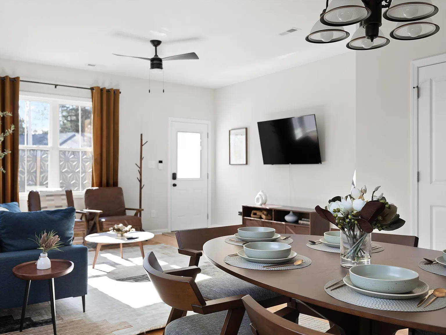 2 bed, 2.5 bath, 1319 sqft, $2,800 — Photo 3
