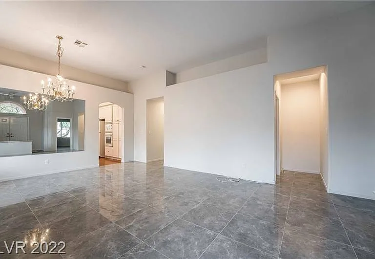 8043 Shadowvale Dr — Photo 4