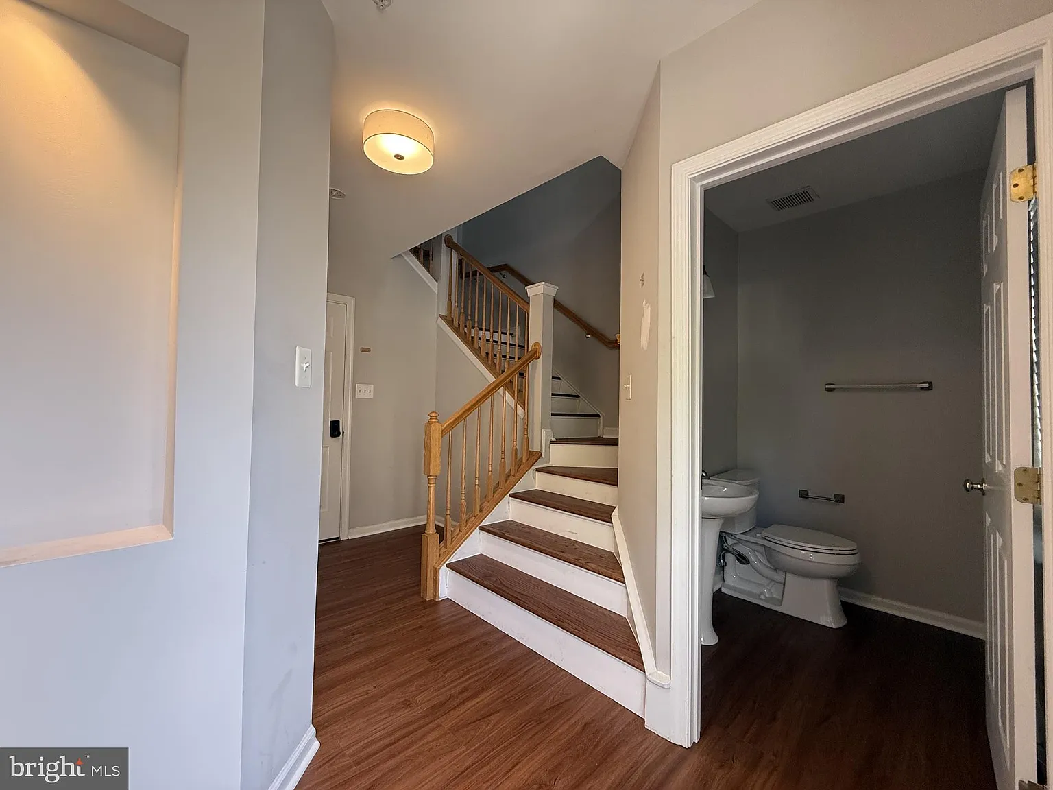 3 bed, 2.5 bath, 1906 sqft, $3,800 — Photo 3