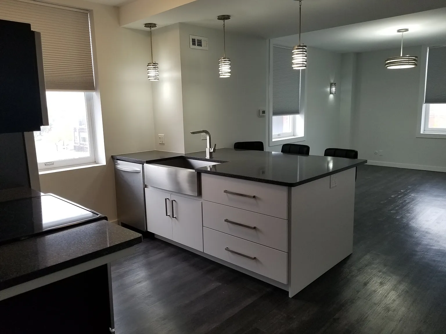 2 bed, 900 sqft, $1,400 — Photo 3